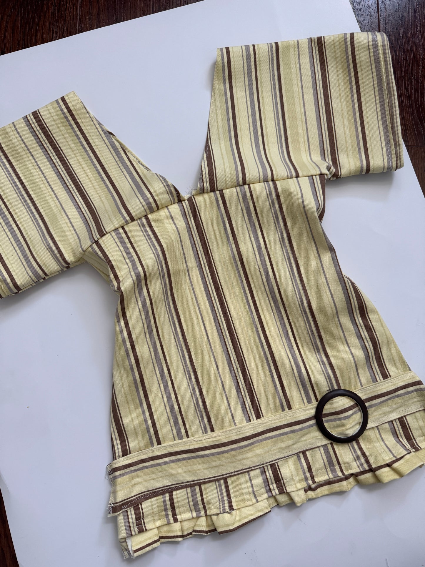 “Banana” V-Shape Open Sleeve Top
