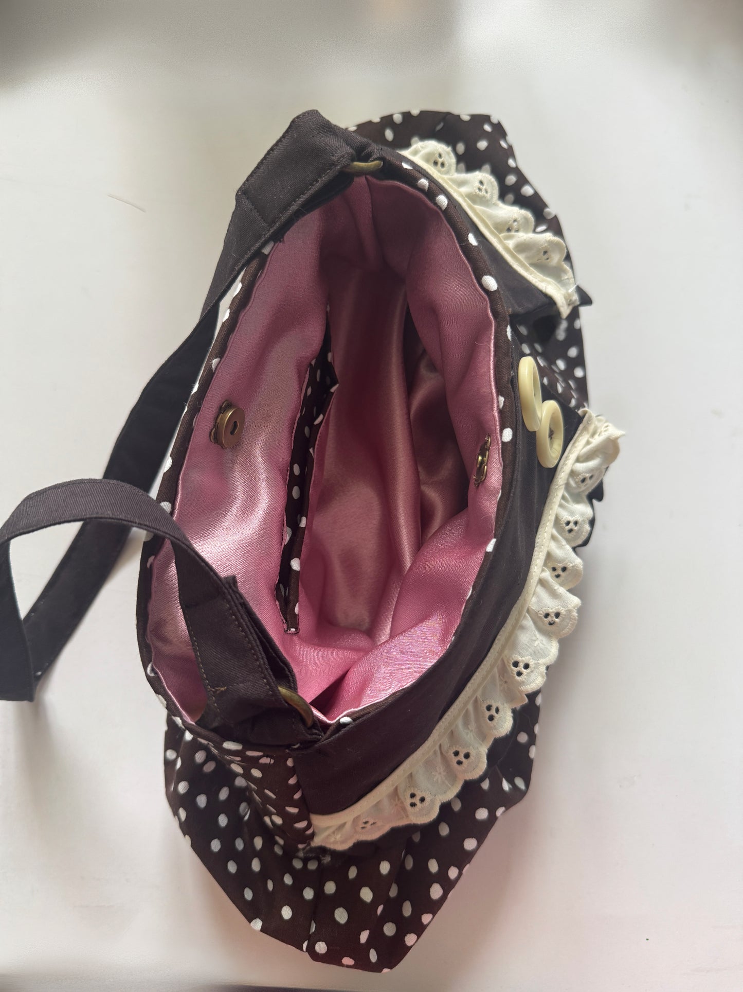 “collar motif” Pleated bag